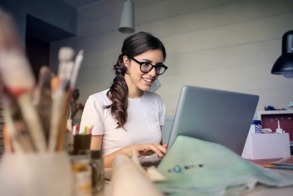 woman sittedd focus looking at her laptop